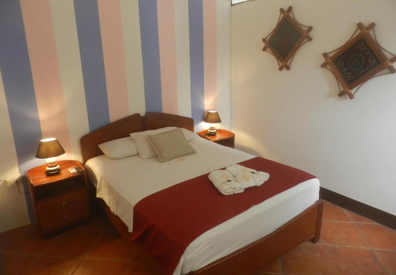 El Cauchero Hotel Икитос Екстериор снимка