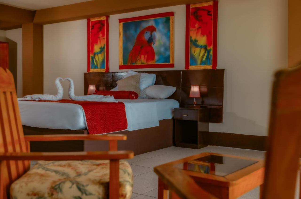 El Cauchero Hotel Икитос Екстериор снимка