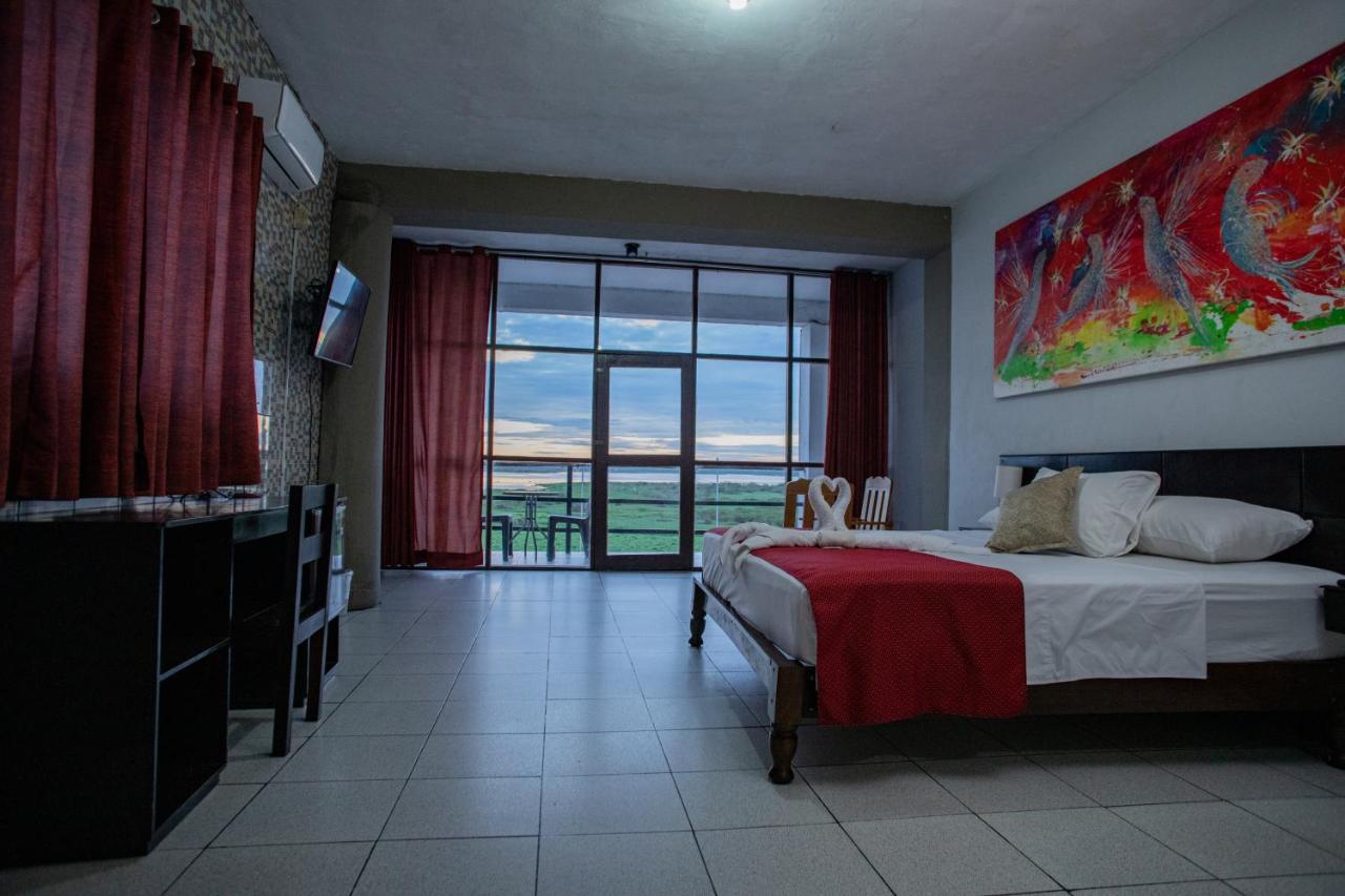 El Cauchero Hotel Икитос Екстериор снимка