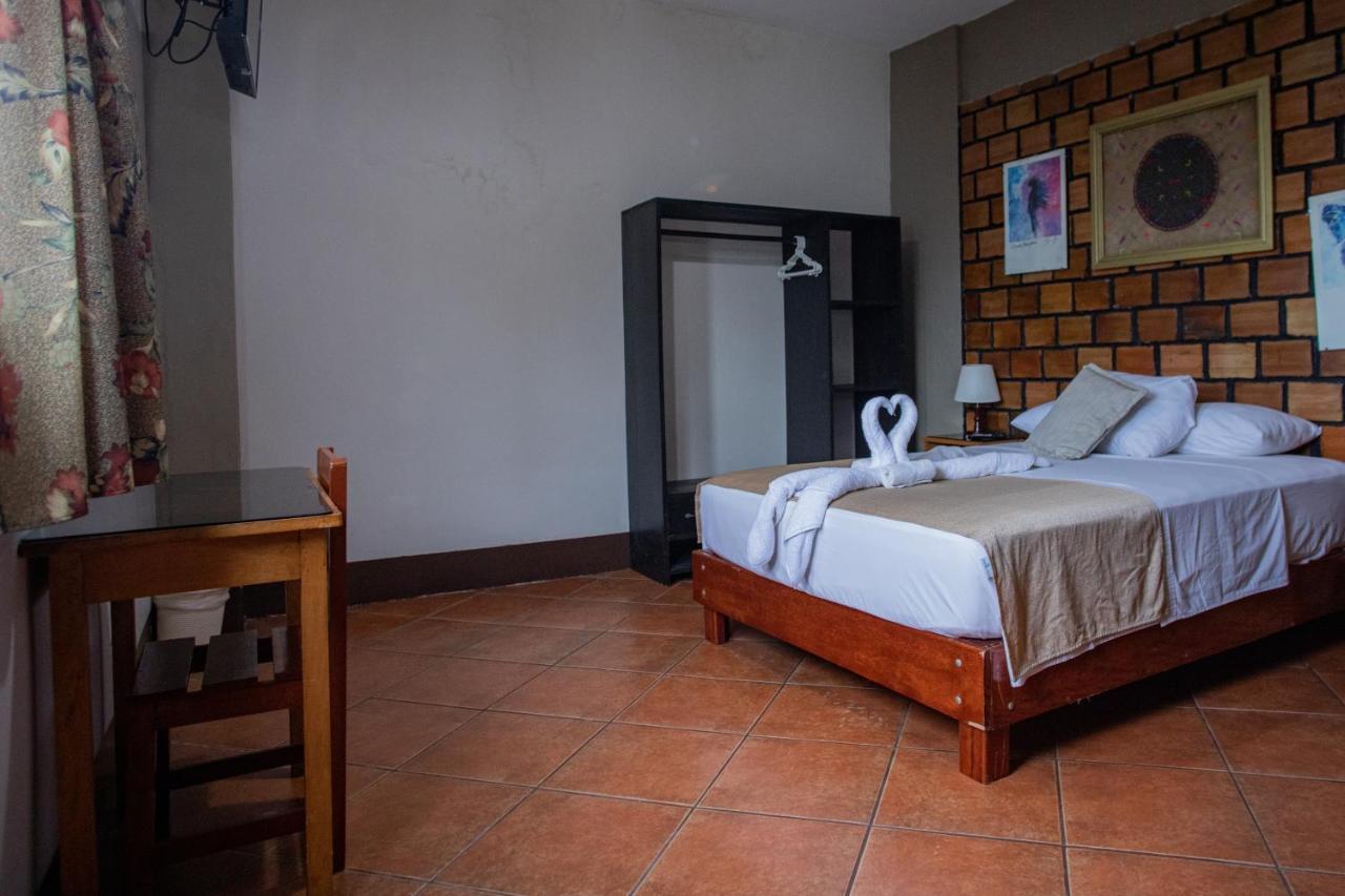 El Cauchero Hotel Икитос Екстериор снимка