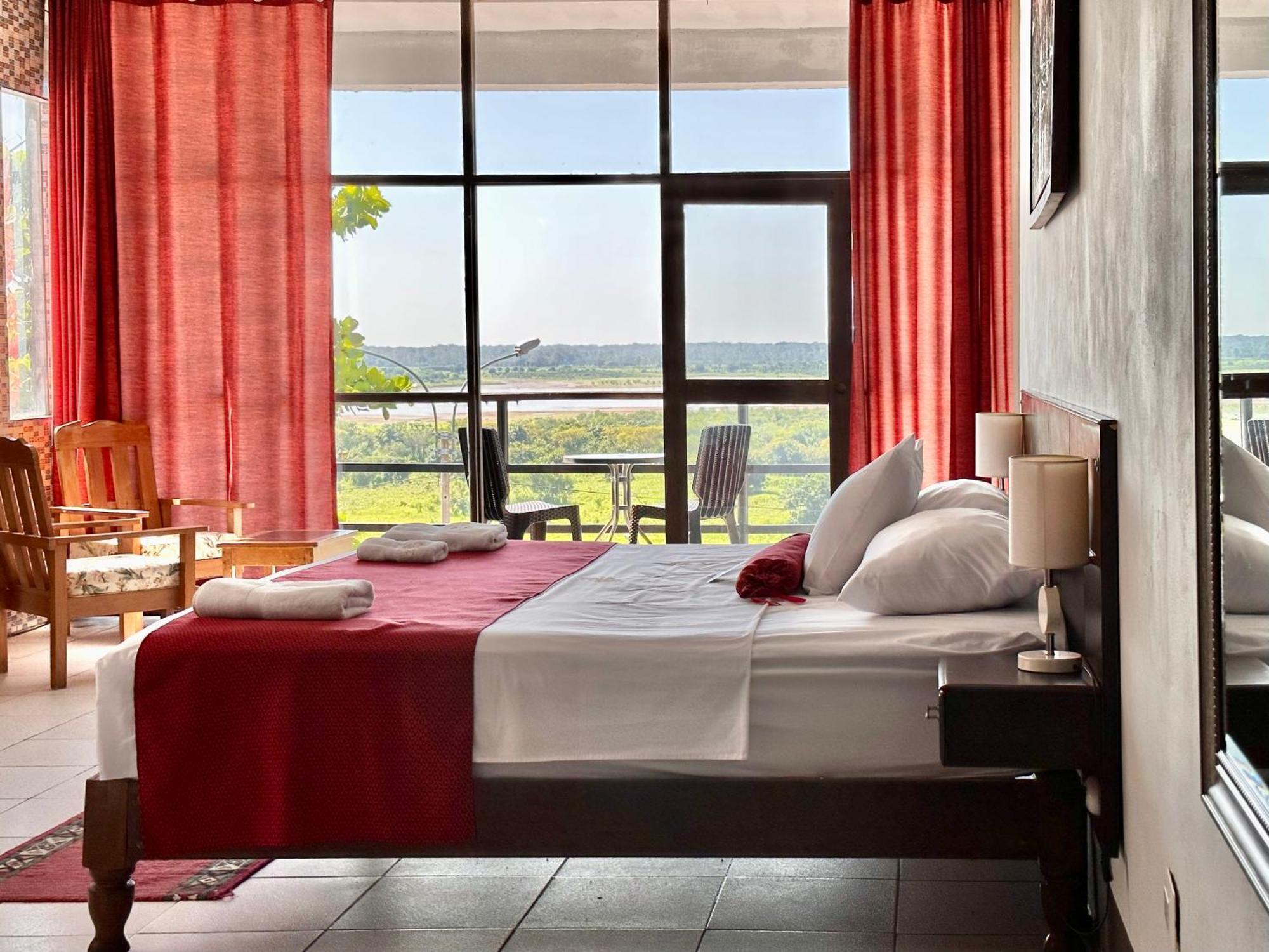 El Cauchero Hotel Икитос Екстериор снимка