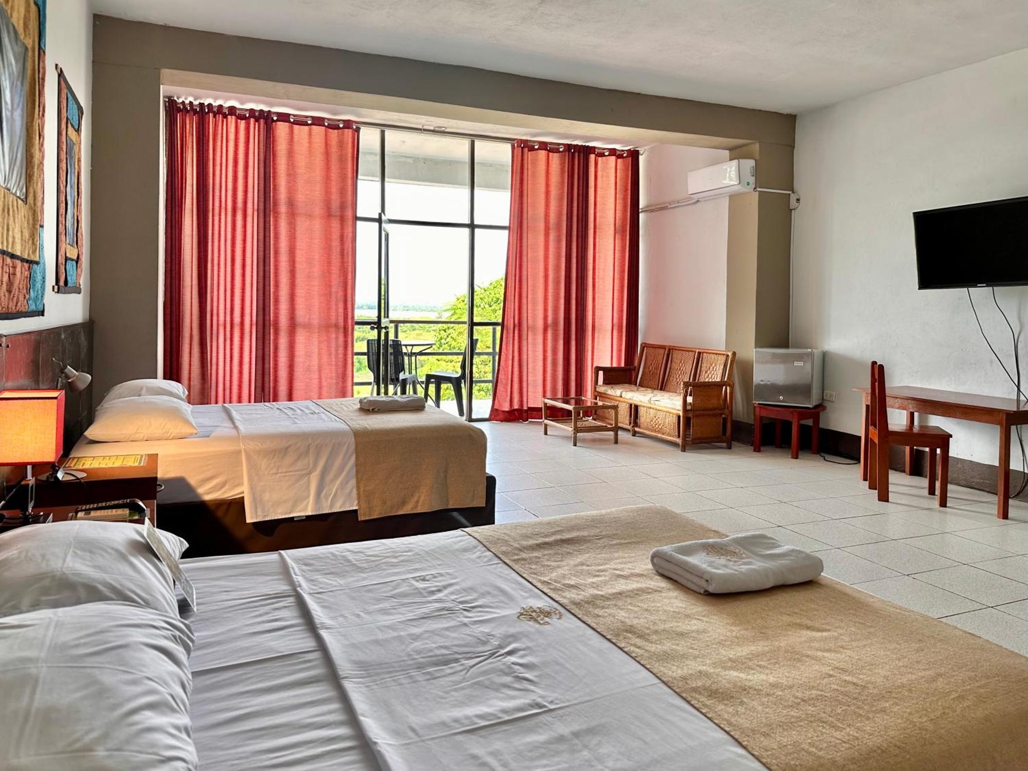 El Cauchero Hotel Икитос Екстериор снимка