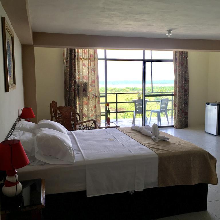El Cauchero Hotel Икитос Екстериор снимка