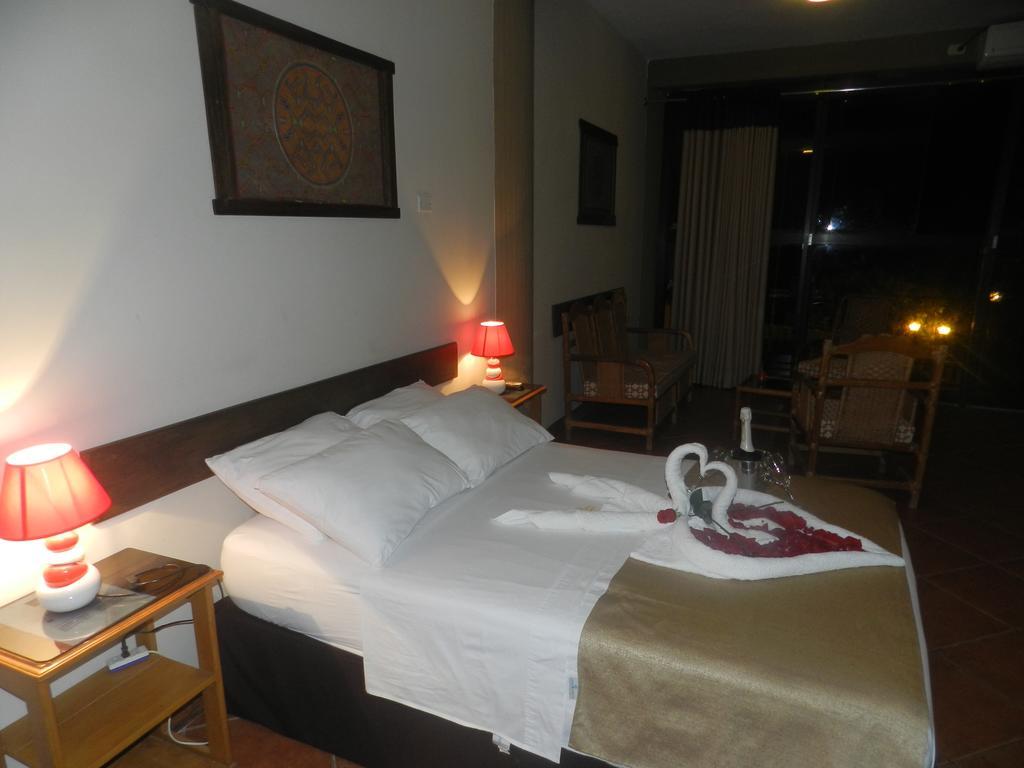 El Cauchero Hotel Икитос Екстериор снимка